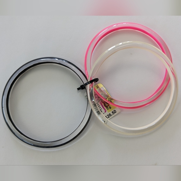 NOS VTG LUCITE BANGLE SET - Picture 2 of 9